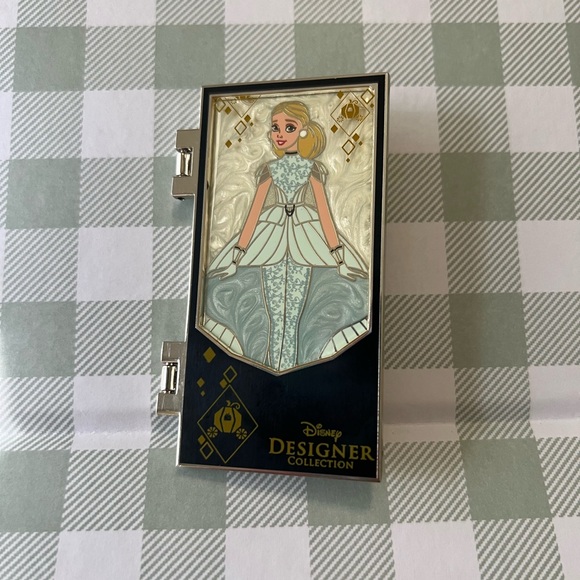 Disney Designer Collection Limited Edition Cinderella Pin - Picture 2 of 6
